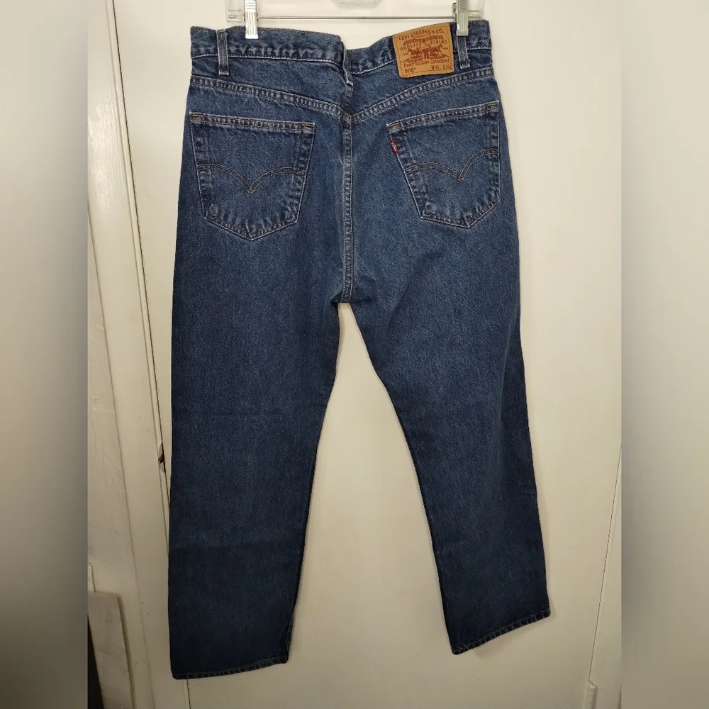 Levis excellent no